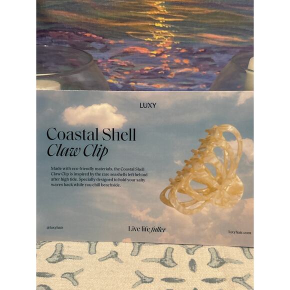 Luxy Coastal Shell Claw Clip - Picture 3 of 3